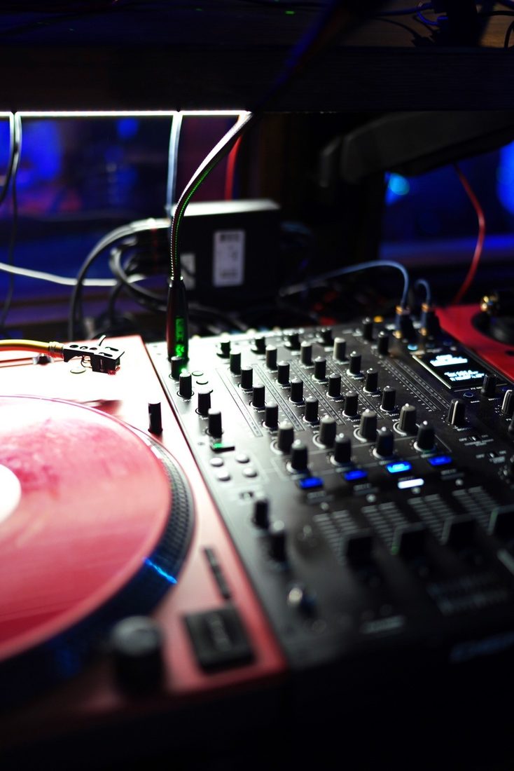 DJミキサーのクローズアップ